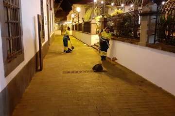  Limpieza retira decenas de toneladas de residuos de la Noche de San Juan en Telde/TA.